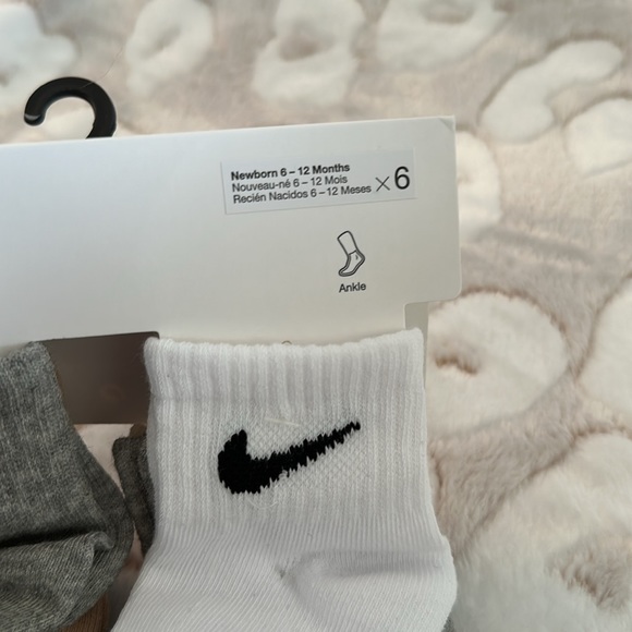 Nike newborn 6 - 12 month socks 6 pairs neutral colors - Picture 5 of 6